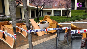 La Policía Local sanciona a un vecino por tirar enseres en la calle